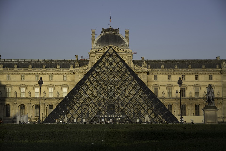 the-louvre-museum-3834071_960_720